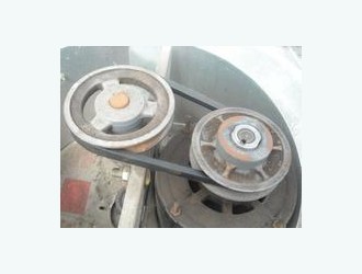 Fan belts go out from time to time, which is why we check all fan belts during every service and replace them if requested. (new belt shown)<br>
<b>$75.00 (includes install)</b> A fan belt on a commercial kitchen exhaust system.